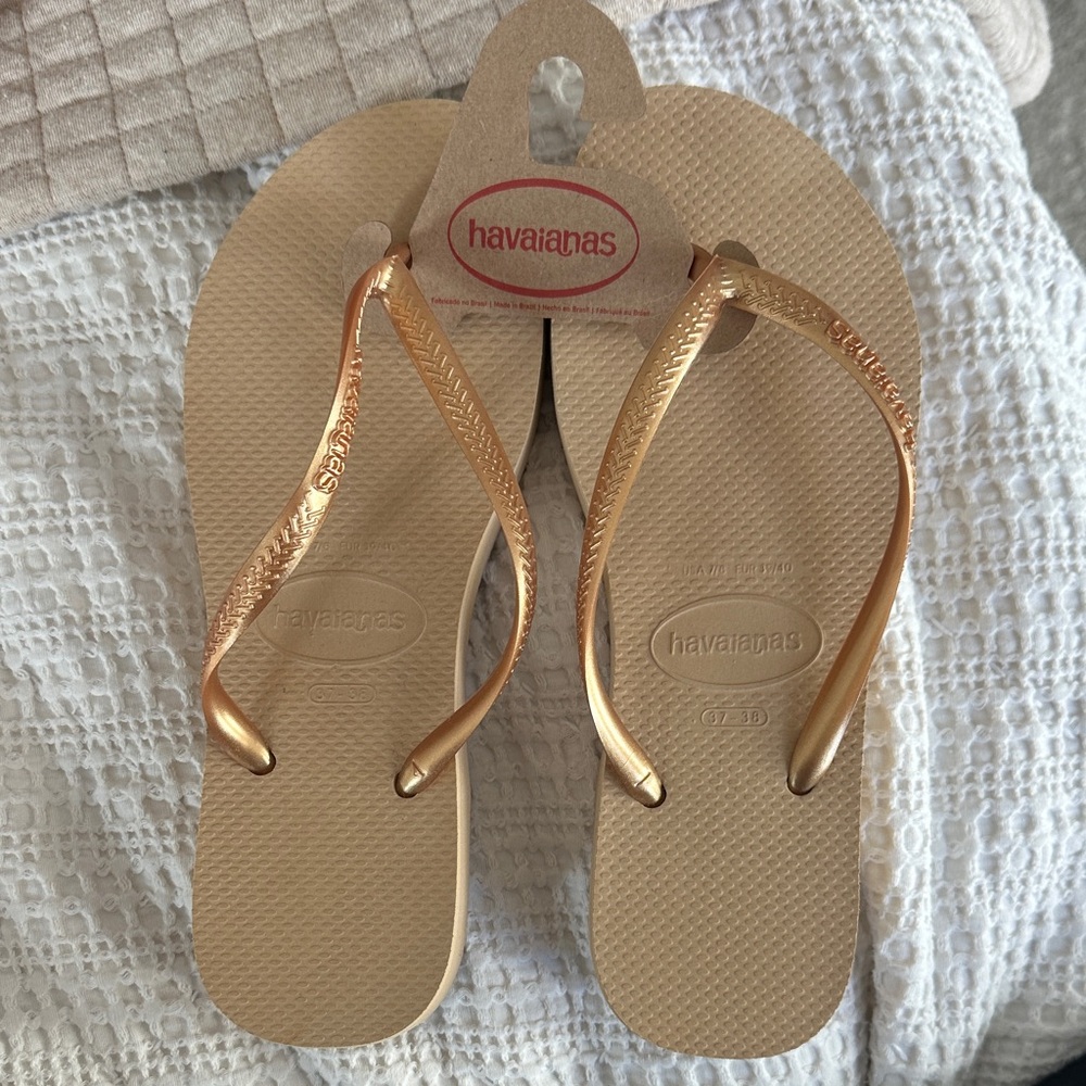 Havaianas Metallic Gold Sandals